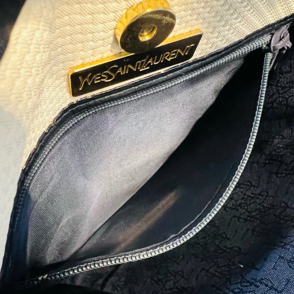Yves Saint Laurent (YSL) Triangle Plate Cassandra Handle Bag w/COA and dust bag - Picture 8 of 10